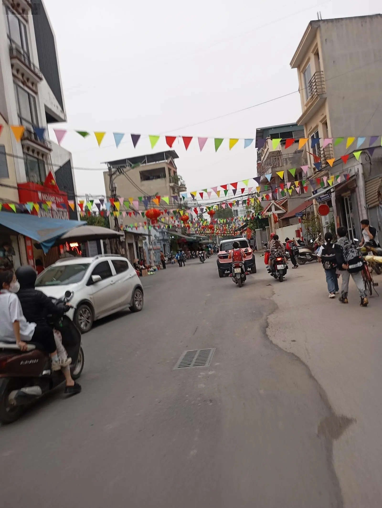 Bán nhà 5 tầng oto qua nhà gần hồ sen và đường văn tiên dũng giá 8 tỷ .