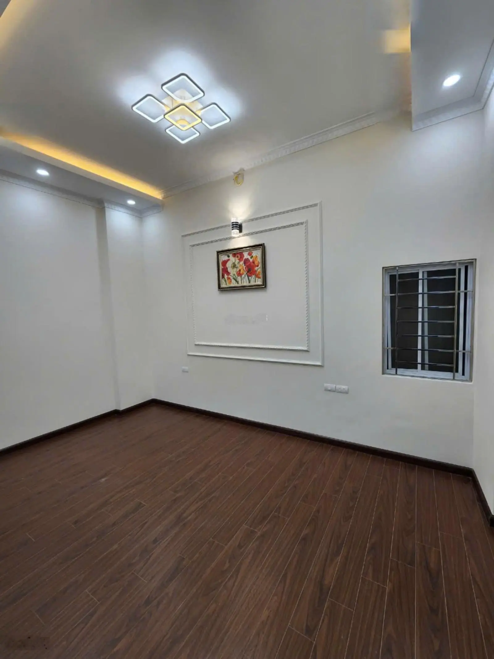 Cần bán ngôi nhà ô tô tránh ngõ 205 Xuân đỉnh. SĐ 70m2x5T, 2 MT. Chủ xây ở chắc chắn, 4PN master