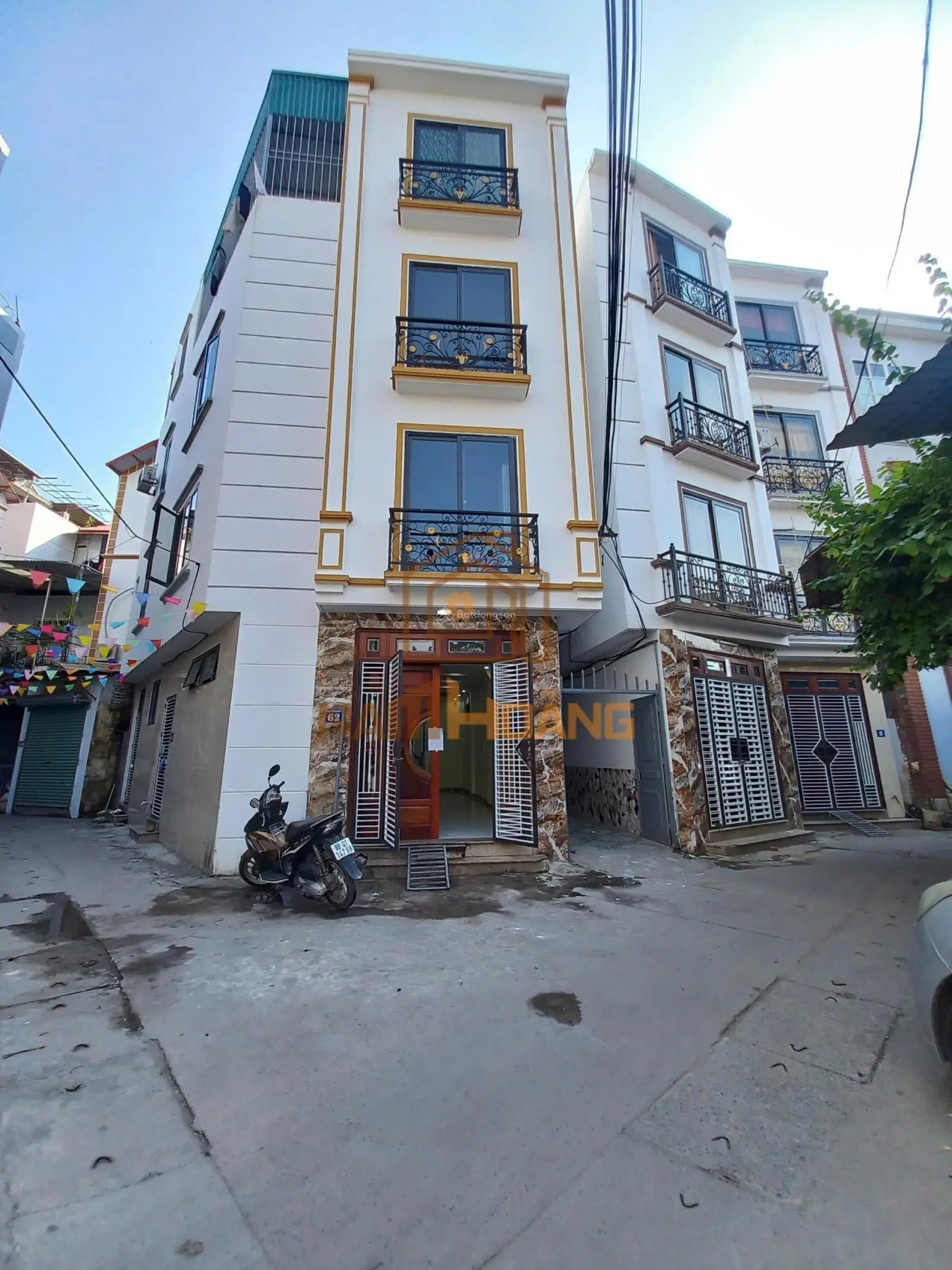 Bán nhà Phố Xốm Phú Lãm ~40m2 xây 4 tầng 5 phòng ngủ ô tô đỗ cửa ngõ thông ô tô qua 6,15 tỷ