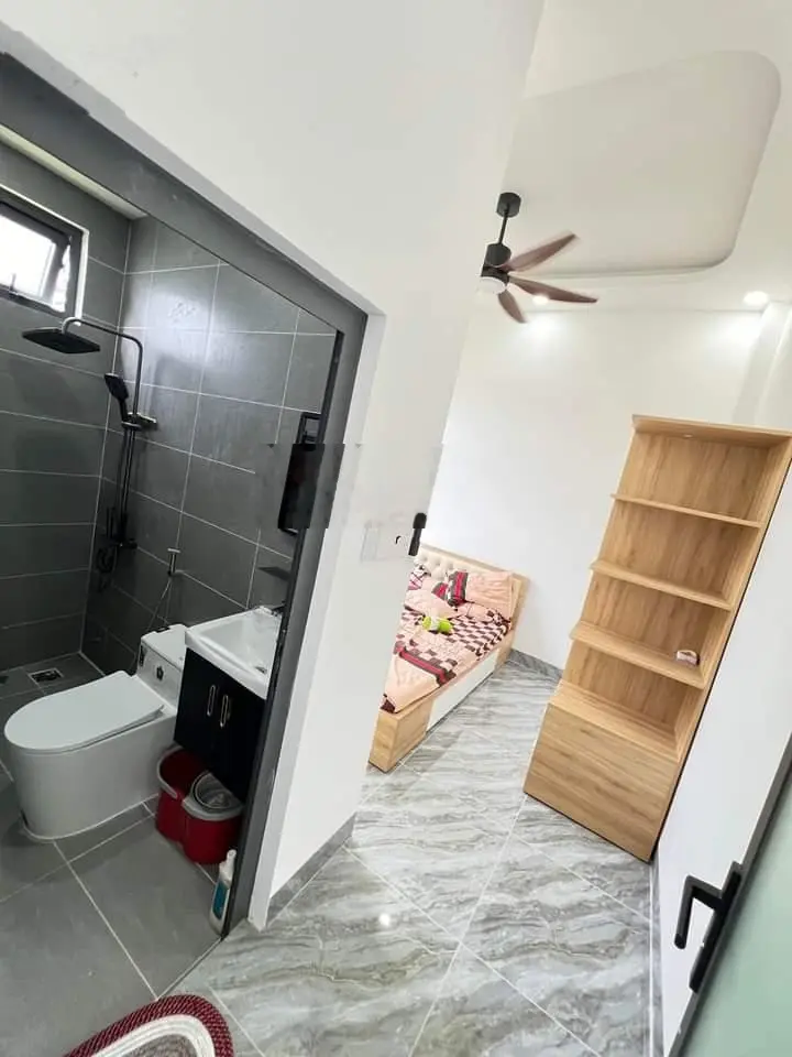 Nhà 1 trệt 1 lầu 99m gần Chợ - Trung Tâm Hành Chính huyện nhà thuộc Thị Trấn Hóc Môn