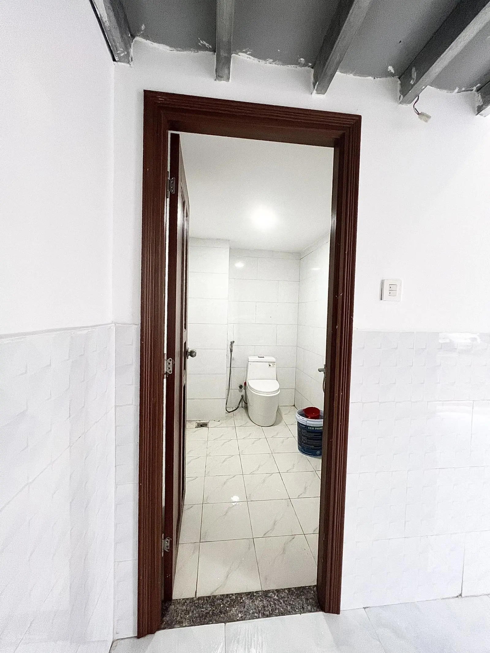 Nhà 2 mặt tiền cạnh Lã Xuân Oai | 4.8 tỷ | 56m2, ngang 5m, 1 trệt 1 lầu - 2pn, 2wc | SHR Hoàn công