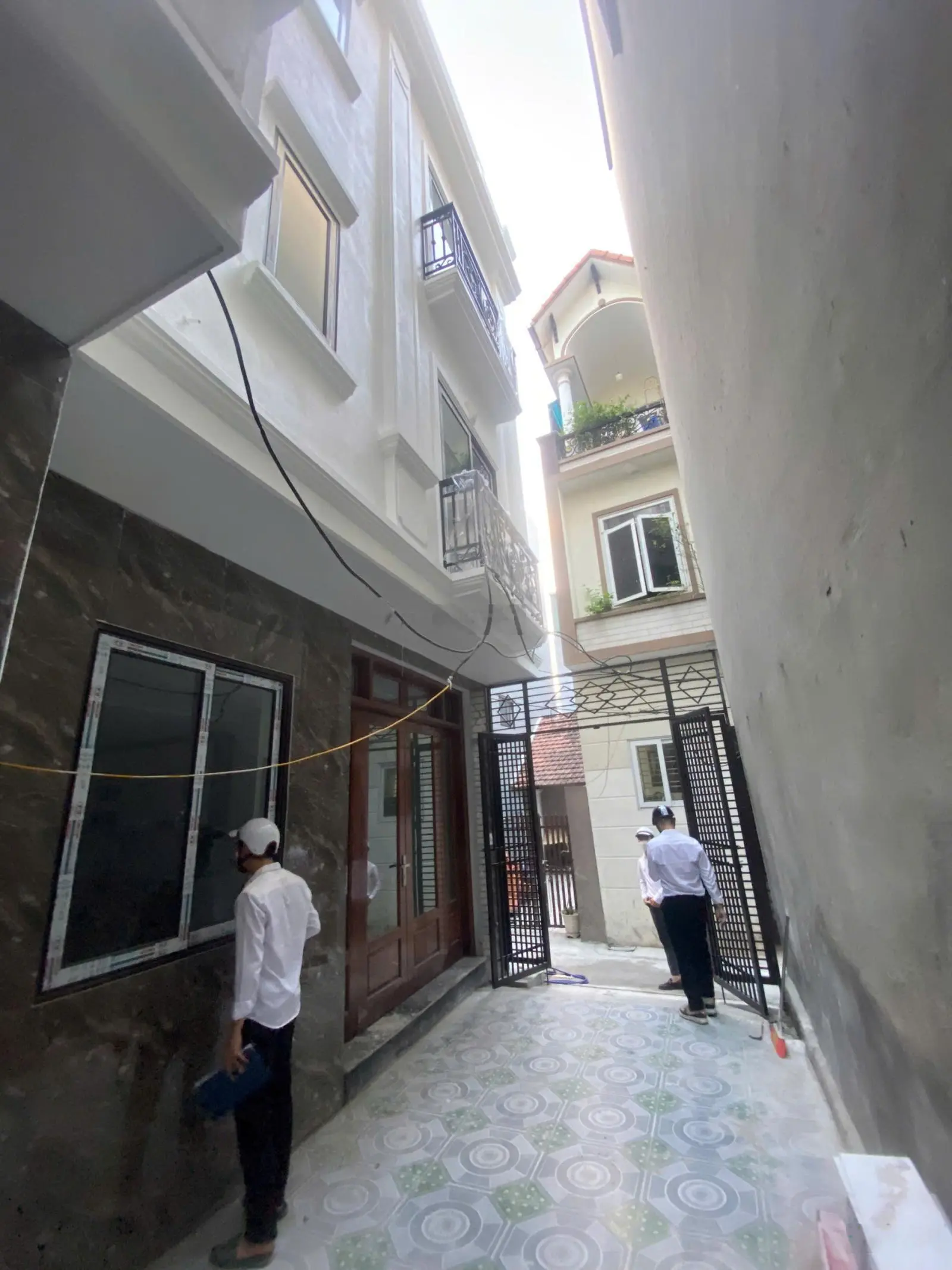 Tìm đâu ra căn xây độc lập. Ngõ thông tại Lại Yên. DT 49m2, 4 tầng. Cạnh Spendora. Giá 4.4 tỷ