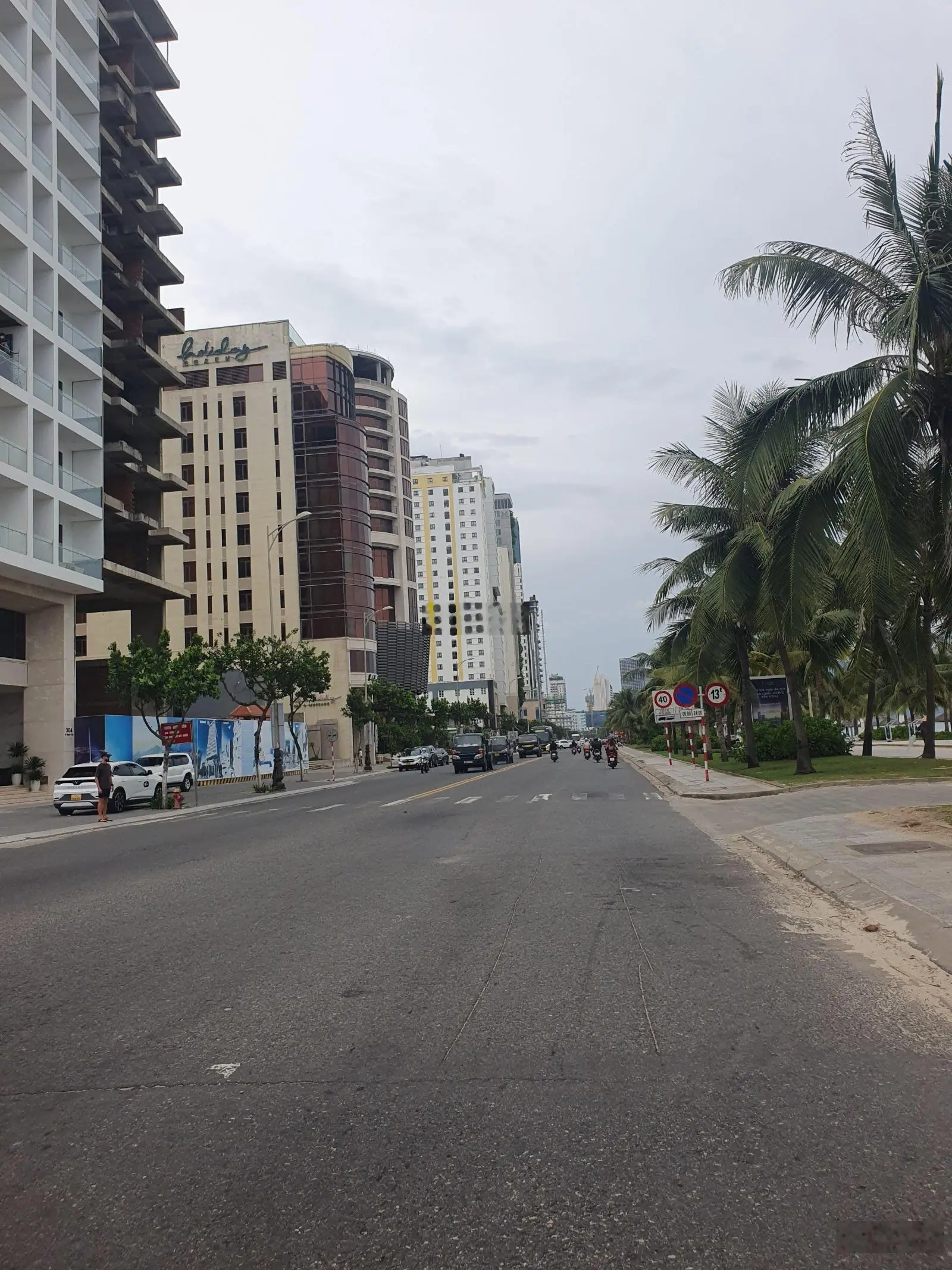 Ra biển 120m mặt tiền đường 7.5m Bà Huyện Thanh Quan DT 320m2 ngang 9.8m xây tòa căn hộ đẳng cấp