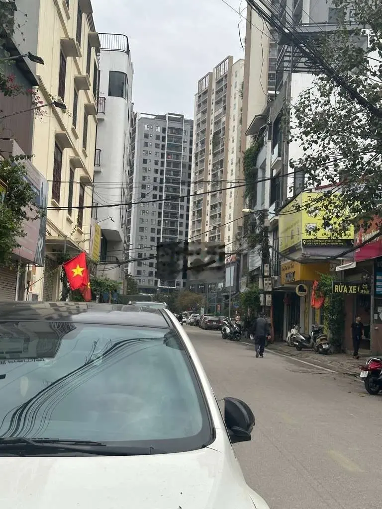 NHÀ ĐẸP PHỐ VIP NGUYỄN VĂN CỪ, ĐẦU TƯ CHIA LÔ - GẦN Ô TÔ ,NHÀ 2 M