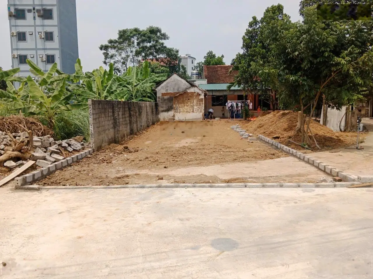 Cần bán gấp lô đất gần trục chính thôn 3 Tân Xã rộng 12m đang trải nhựa, DT 68m2 MT 6m. Giá 1.85tỷ