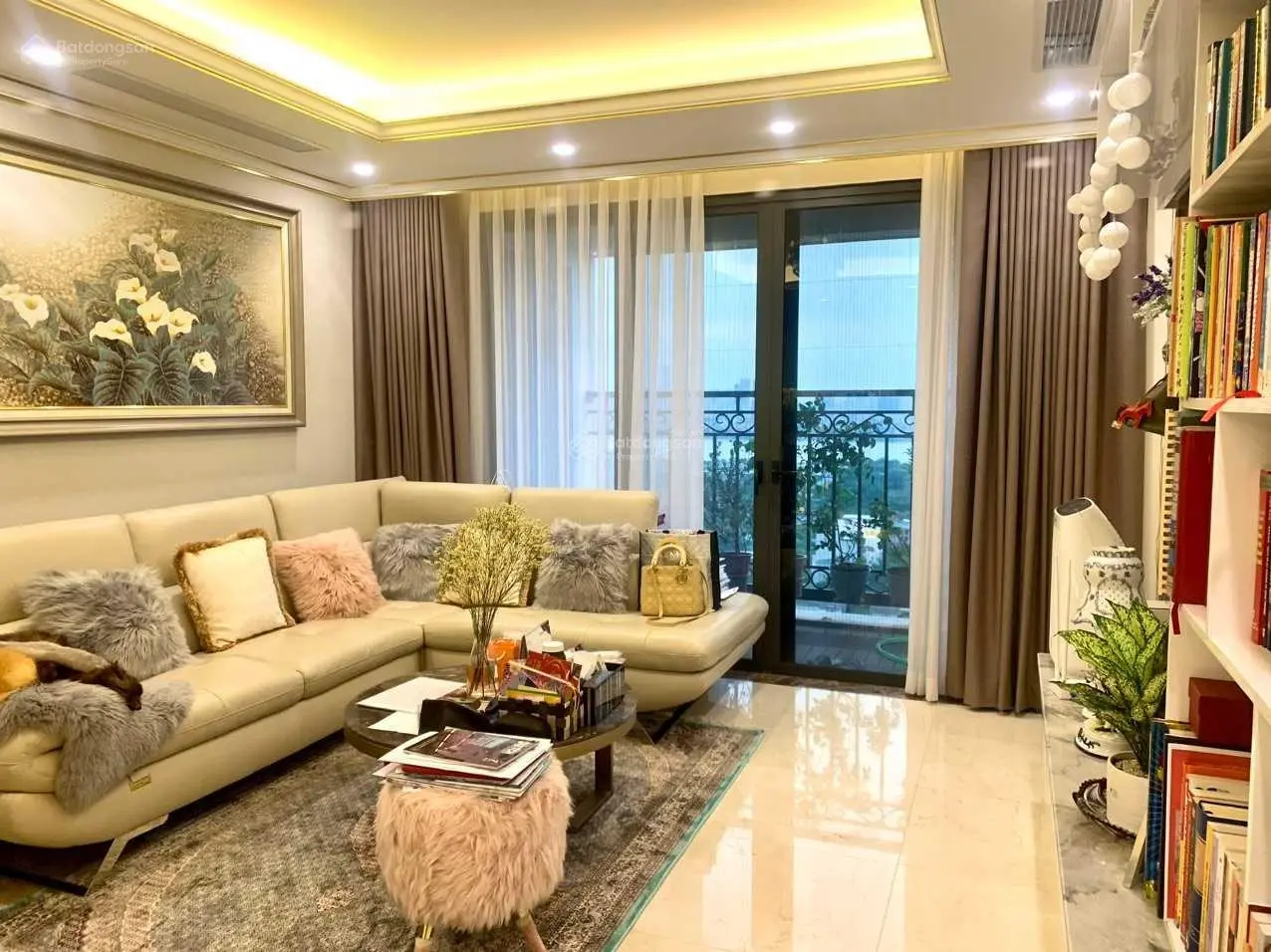Căn hoa hậu tầng cao view Hồ Tây, 3PN, full nội thất cao cấp, nhận nhà ở ngay, đã có sổ đỏ lâu dài