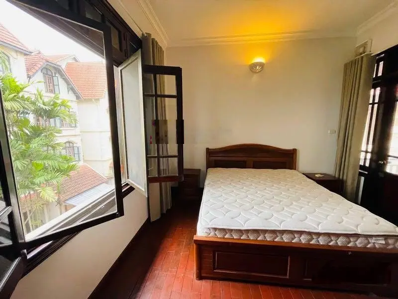 Biệt thự đẹp bể bơi sân vườn Hồ Tây bán, xe hơi 7 chỗ đỗ trong nhà. Biệt thự chất lượng cao