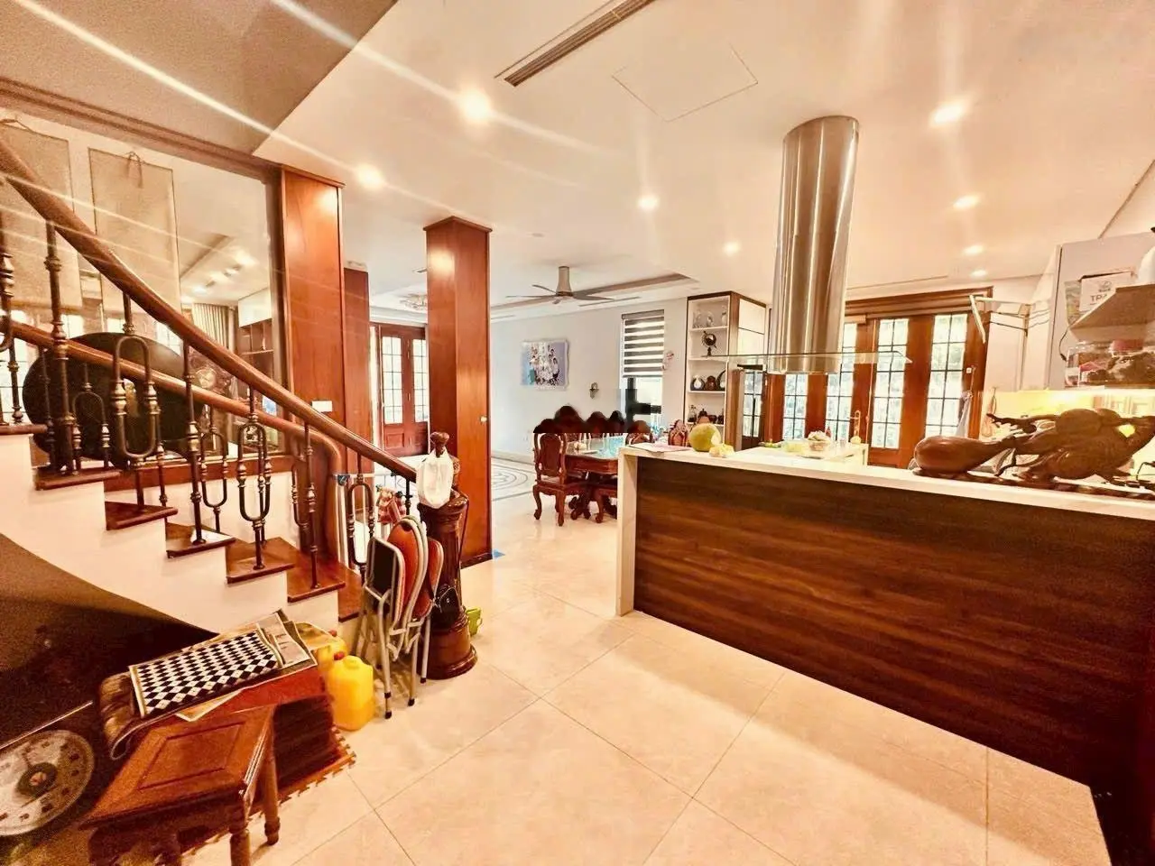Bán Biệt Thự Phố Sài Đồng_Vỉa Hè rộng_Kinh doanh_văn phòng đẹp.Dt:216m2,5 tầng,mt:12,9m.45,9 tỷ TL