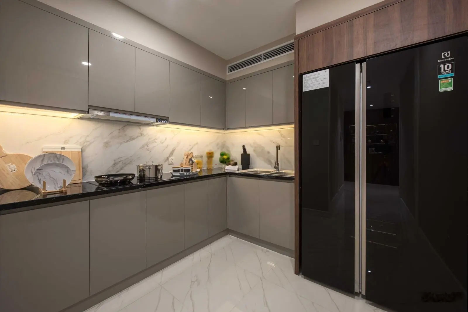 Bán căn góc 108m2 Đông nam mát tầng trung 18-19, view cực đẹp