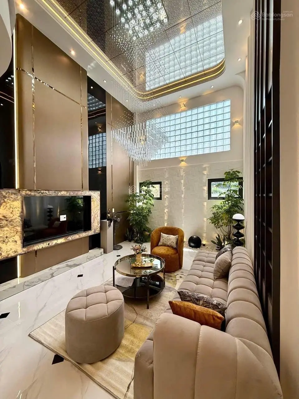 Mới xây dựng dọn ở liền ngay đường Lý Thái Tổ, Q10 - Giá 3 tỷ 990 / 60m2. Xe hơi trước nhà. Sổ sẵn