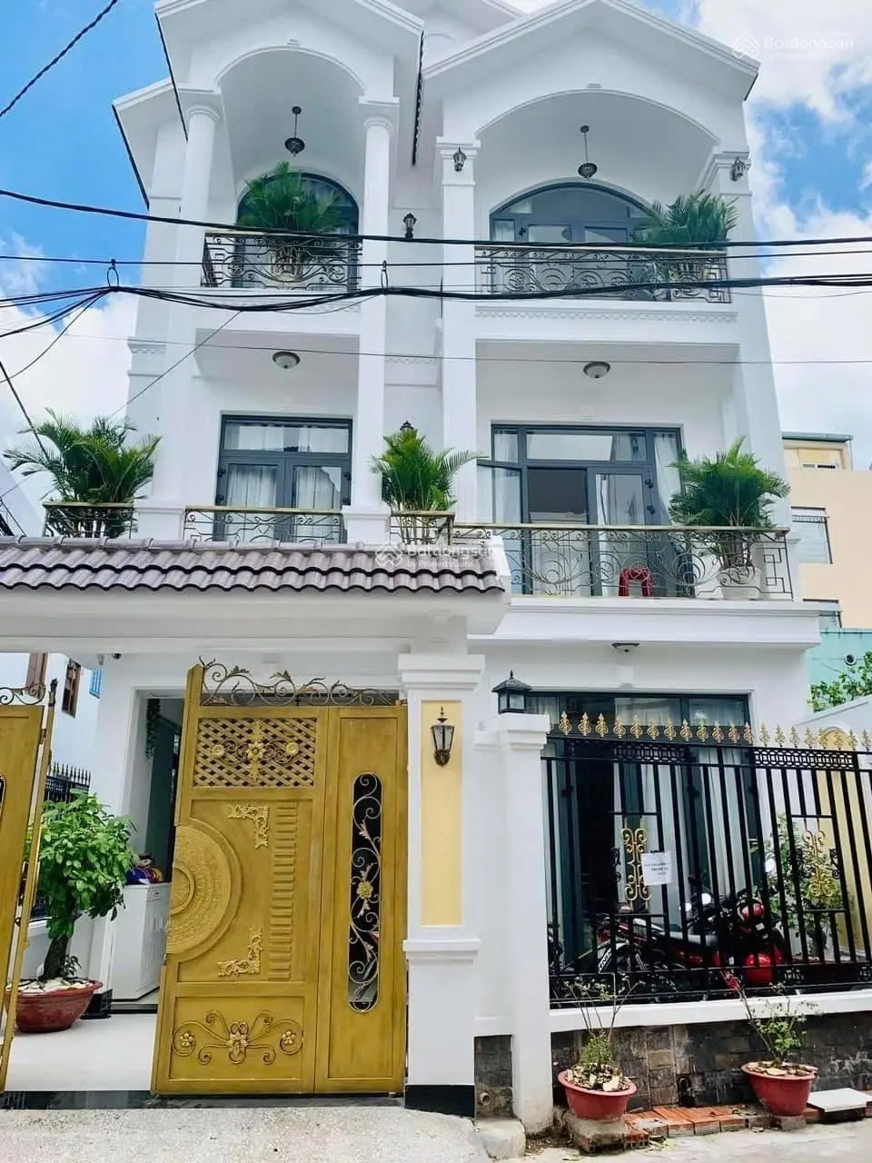Chủ định cư bán gấp nhà DT 128.9m2 ngay đường Bàn Cờ Quận 3. KC: 3 lầu ST có hồ bơi. Giá chỉ 25 tỷ