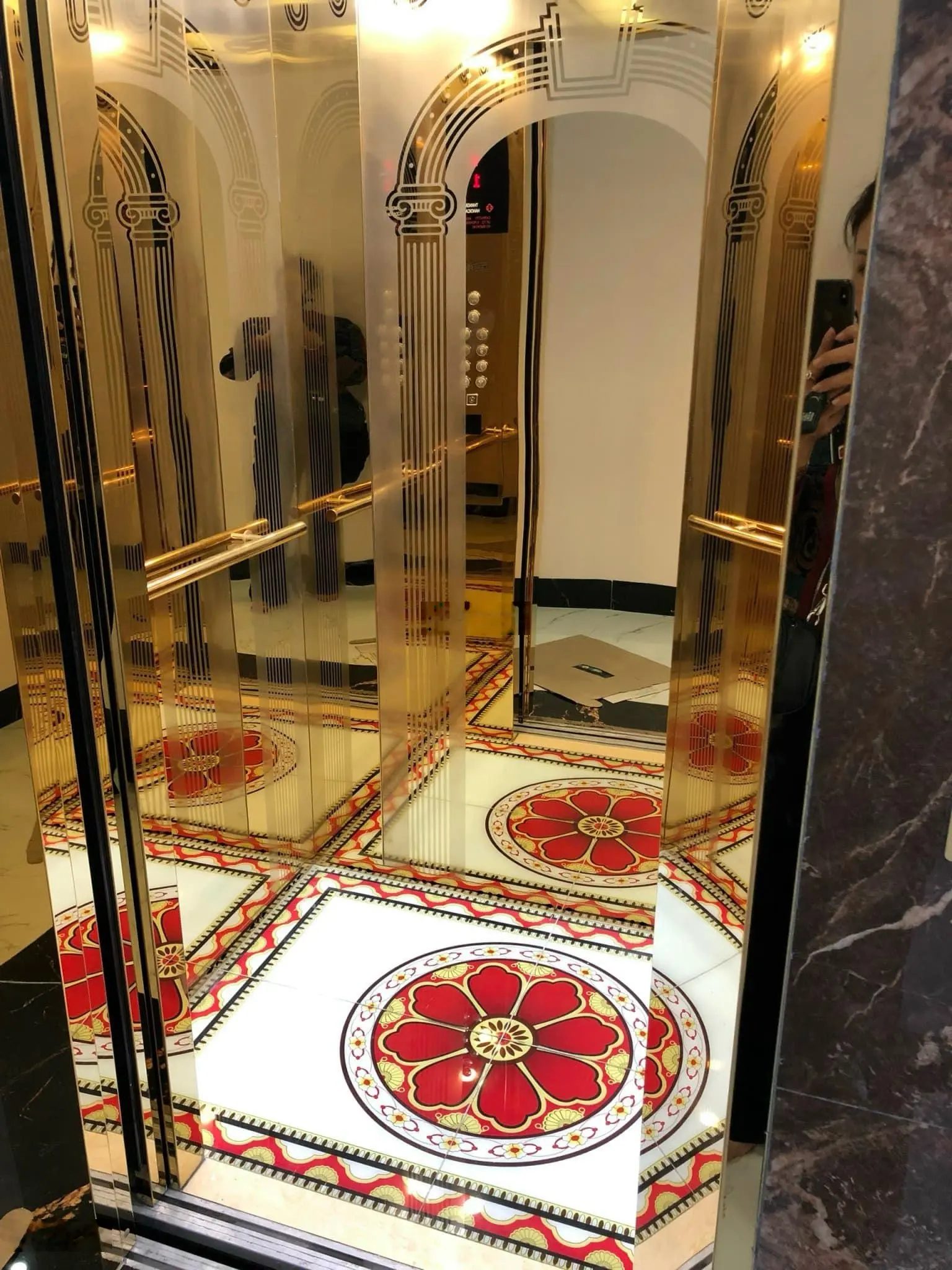 CHÍNH CHỦ BÁN CĂN VẠN BẢO 80M2x9T x36 tỷ THANG MÁY- LÔ GÓC KINH DOANH- PHỐ VIP-OTO QUANH NHÀ-