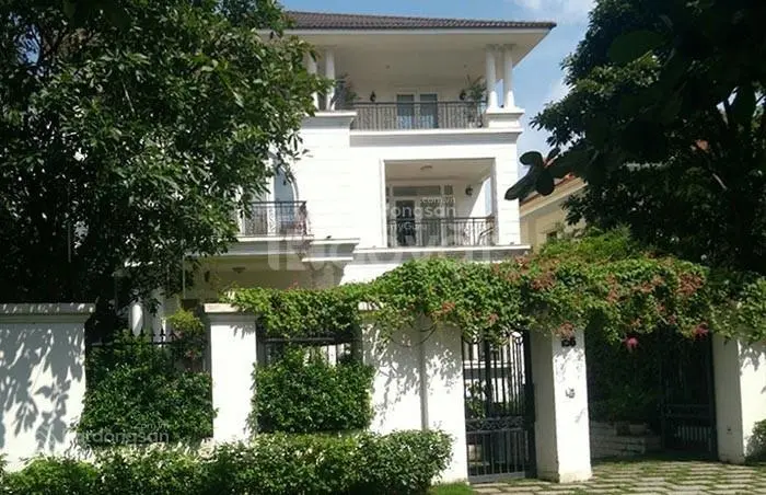 Bán biệt thự Sân Vườn - DT 8x21m - Trệt 2 lầu. Giá 25 Tỷ TL. LH 0901 882 ***