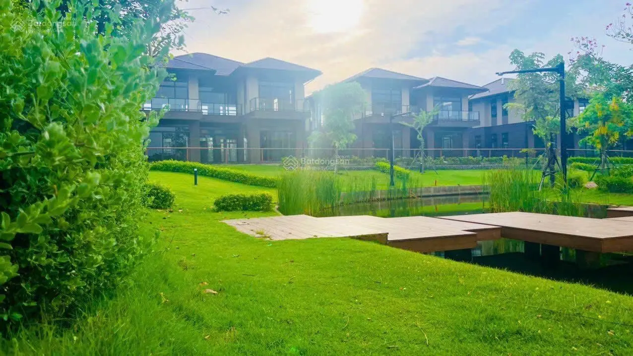Biệt thự 2 mặt tiền view kênh đào sau nhà và công viên trước nhà khu compound The Aqua Waterpoint