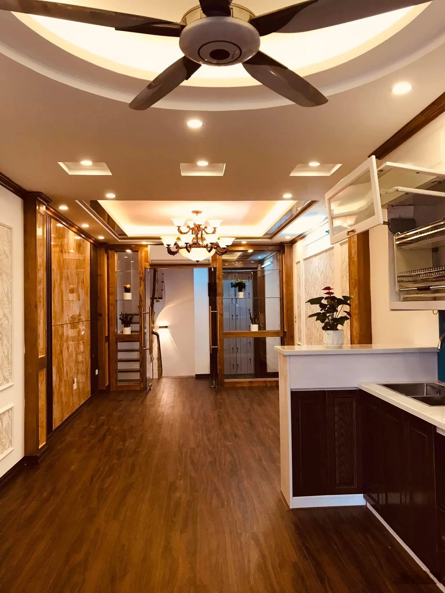 Bán nhà phân lô Kim Đồng ô to vào nhà ngõ 19 Kim Đồng vị trí ngõ thông ô bàn cờ. DT 65m2 cao 5 tầng