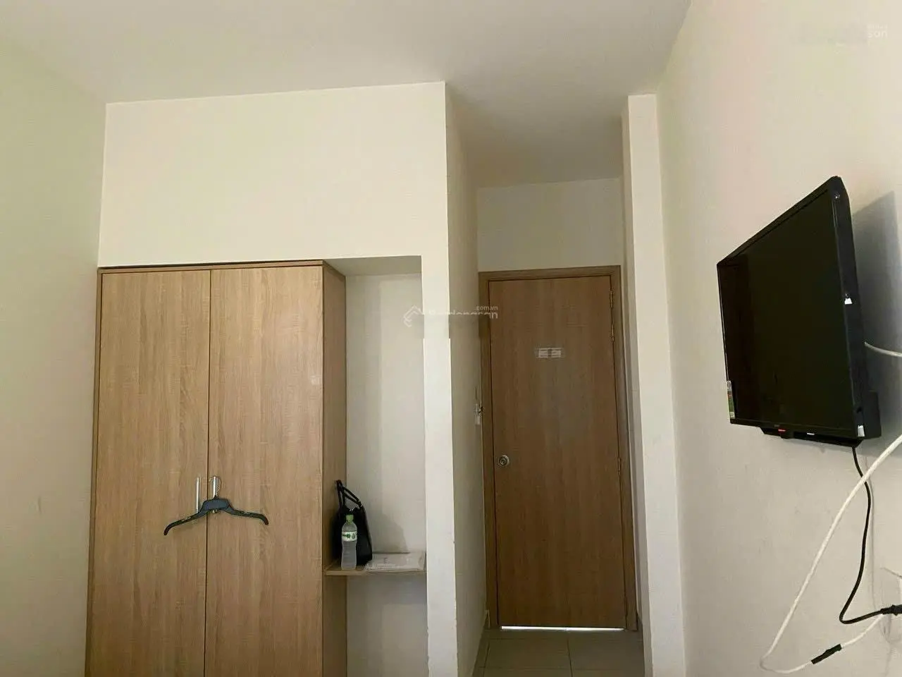 Khách sạn 13 phòng, đường lớn 2 xe tải tránh nhau, có vỉa hè, 4 tầng đang khoán 30tr ngay NDT Q2