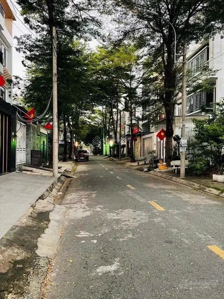 Bán nhà mặt tiền 120 m2, kdc phường 7, quận 8, ô tô ngủ trong nhà - giá chỉ nhỉnh 7 tỷ