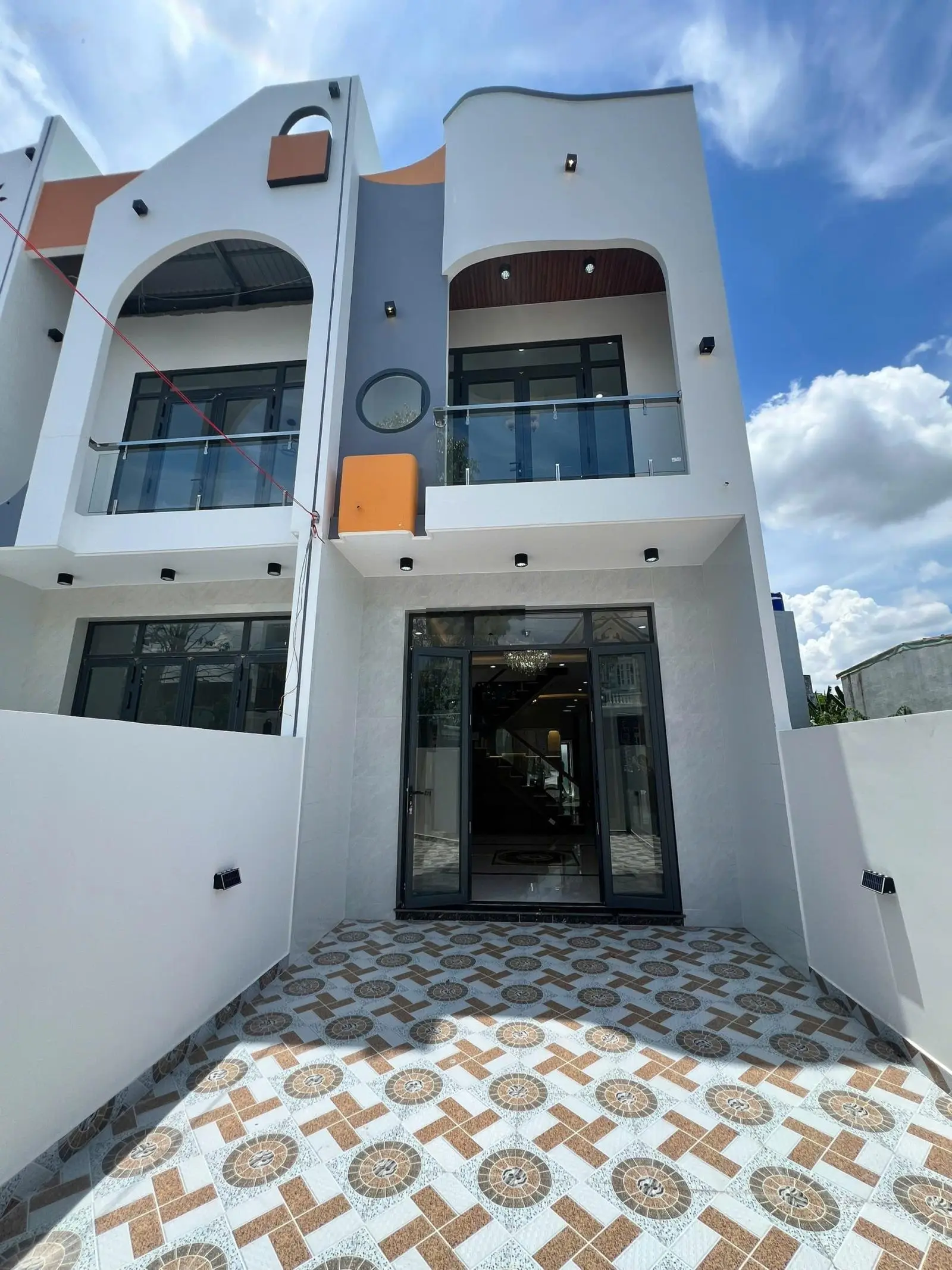 Nhà phố mới xây, dtsd 140m2 đúc thật, hoàn công, ngân hàng cho vay 2 tỷ