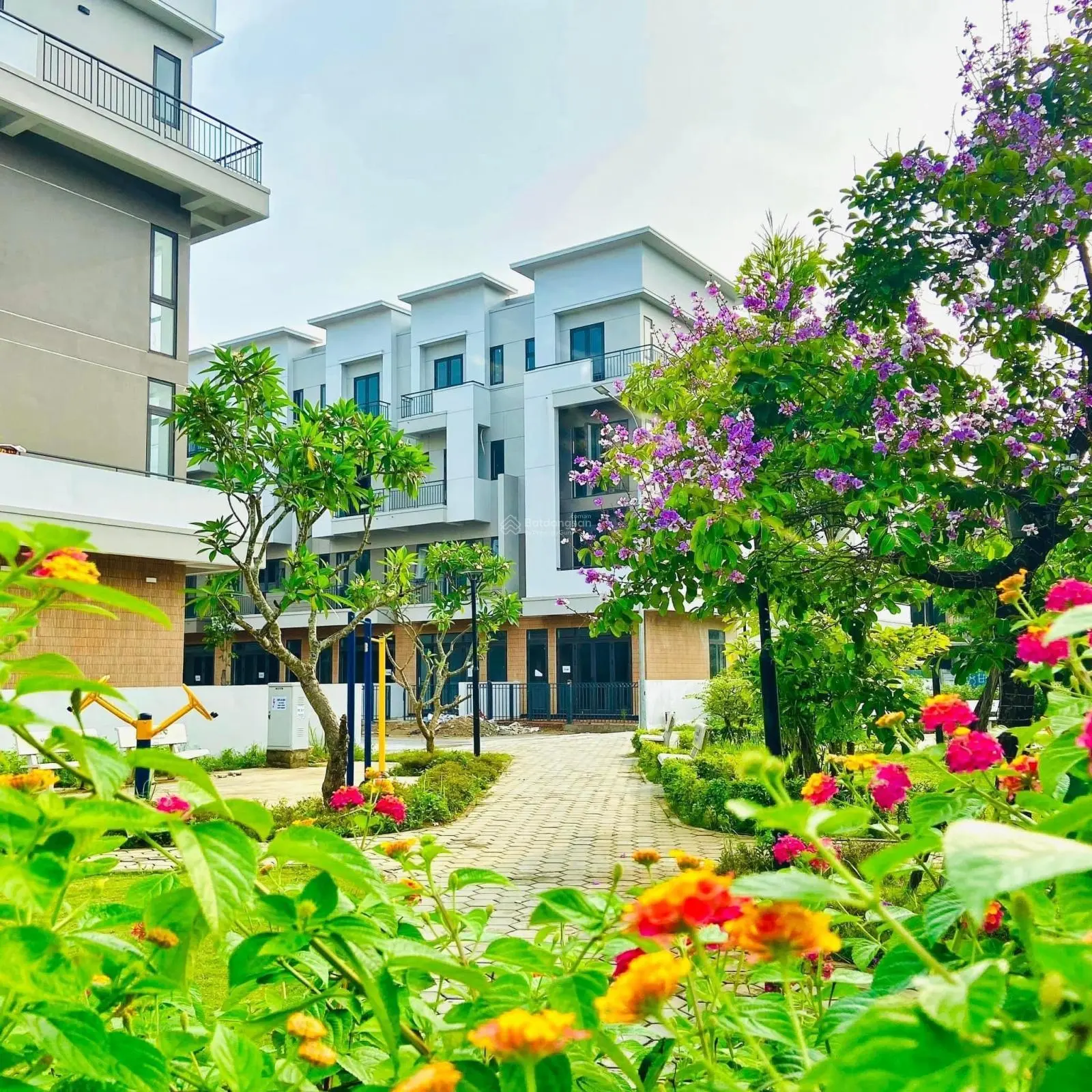 Bán nhà 4 tầng 75m2, đối diện 7 tòa chung cư, kinh doanh hoặc cho thuê đều tốt