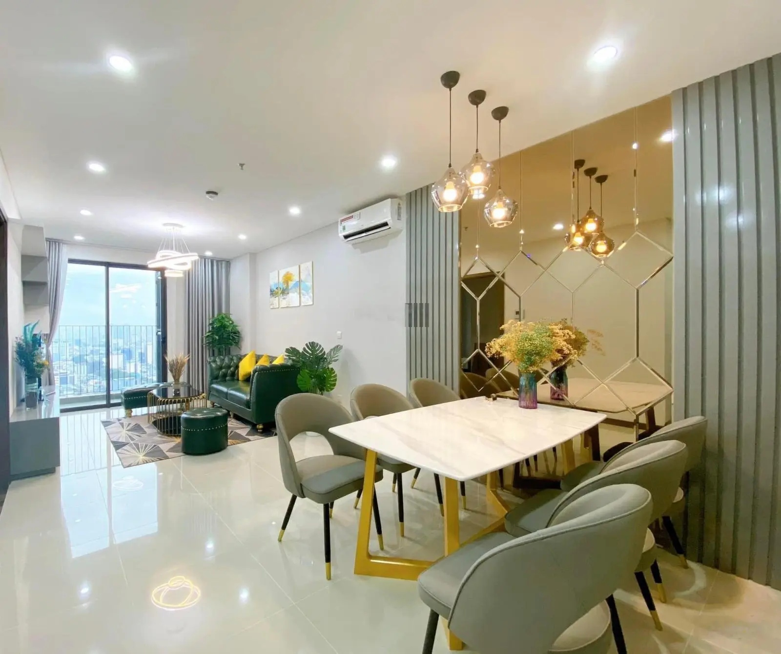 Bán gấp CHCC tại Lucky Palace, giá 3,9 tỷ, diện tích 80m2, 2PN, 2WC, sổ hồng. LH 0932 874 *** - Hòa