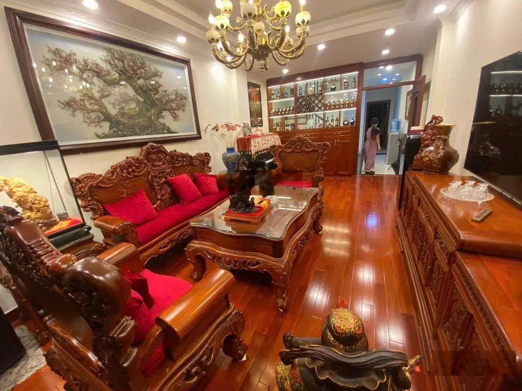 Bán gấp nhà Hồng Tiến, sát phố, DT 76m2 x 6 tầng x thang máy x 2 MT rộng, gara, tặng 2 tỷ nội thất.