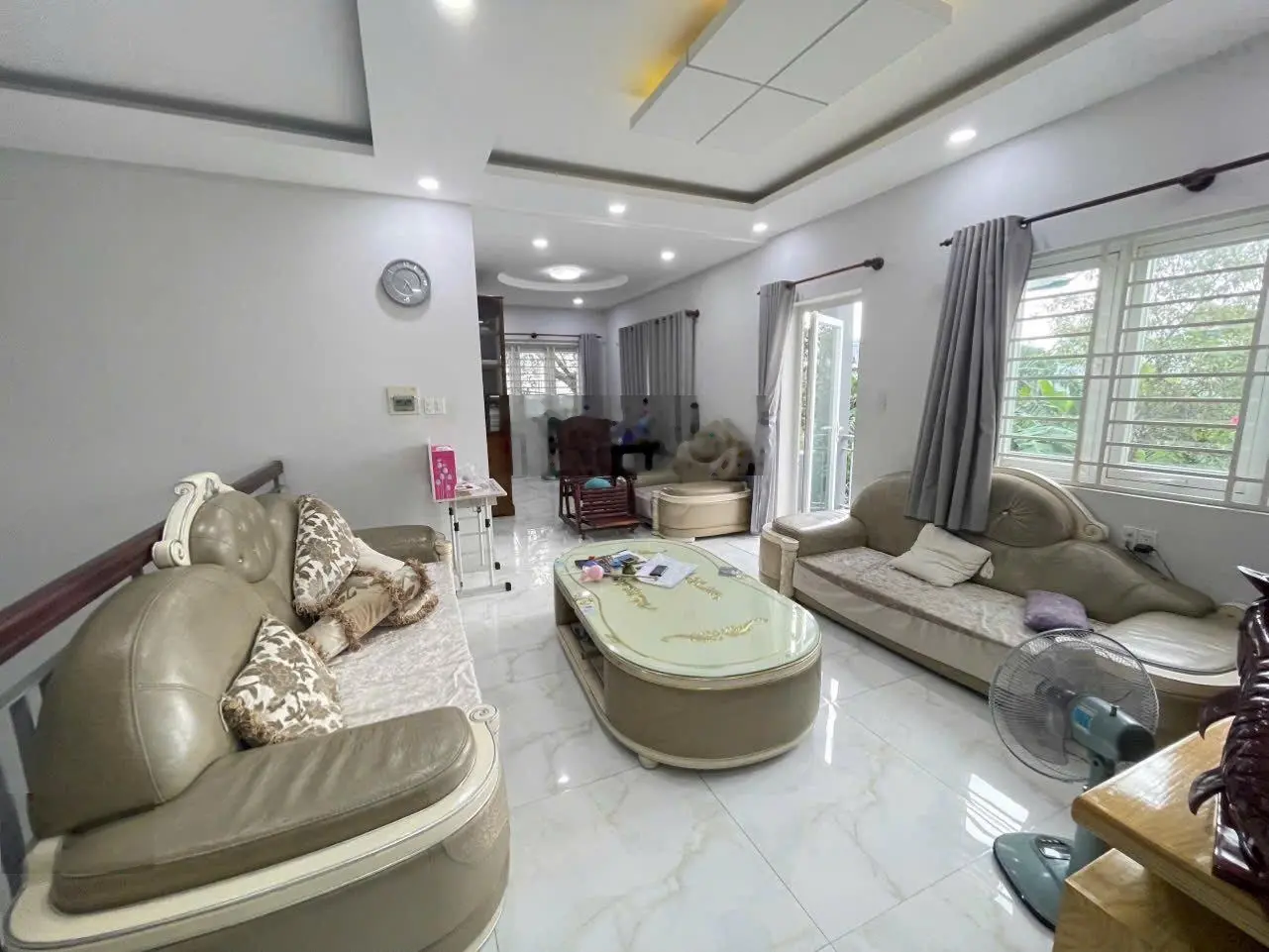 Chủ đi xuất cảnh cần bán gấp biệt thự mặt tiền đường 835 P. Phú Hữu, Tp. Thủ Đức 9.5mx20m, 13 tỷ