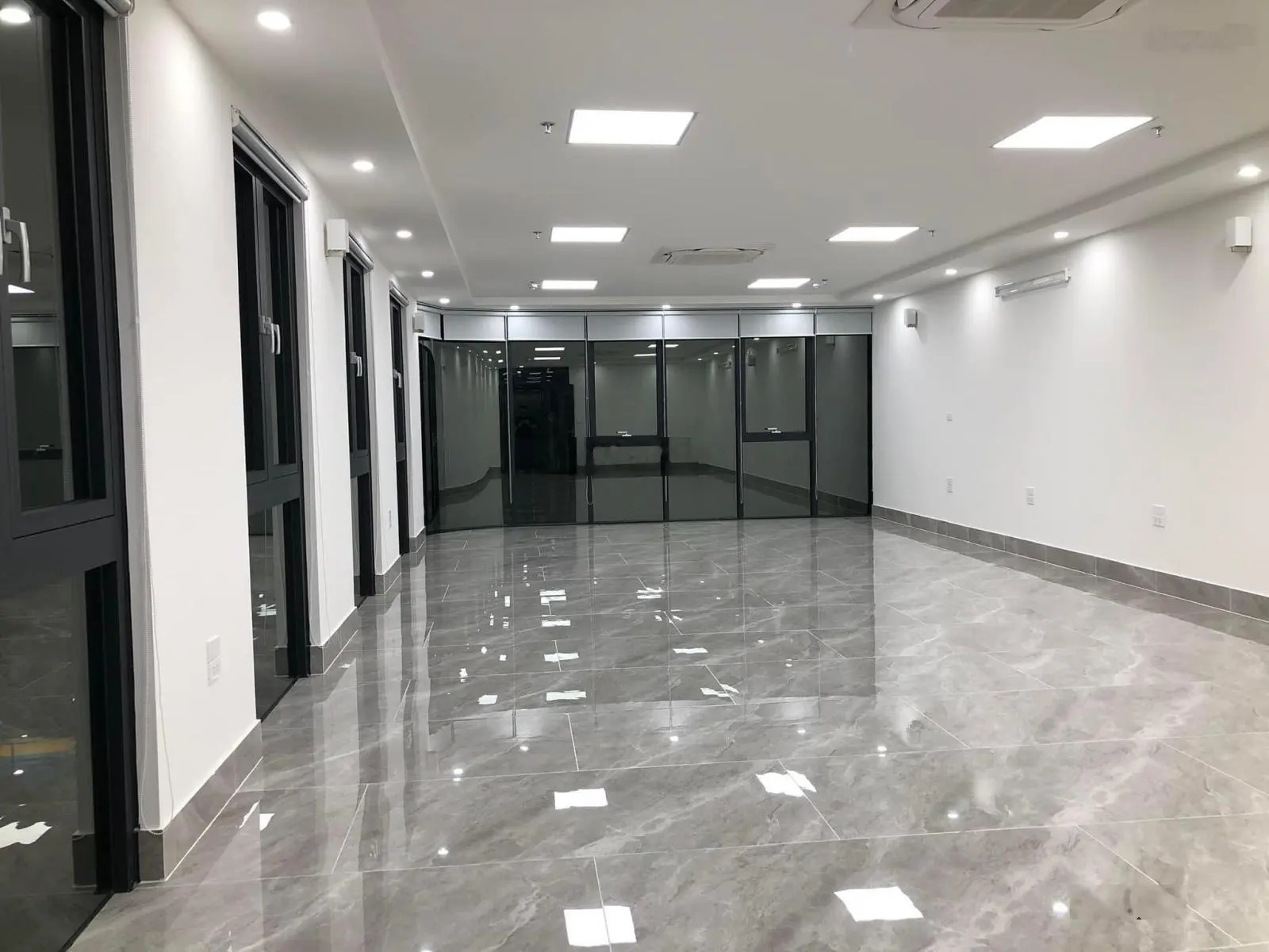 Tìm là thấy! Tòa văn phòng Dương Khuê, 2 ô tô tránh, vỉa hè, thang máy, PCCC đầy đủ, 70m2*9T