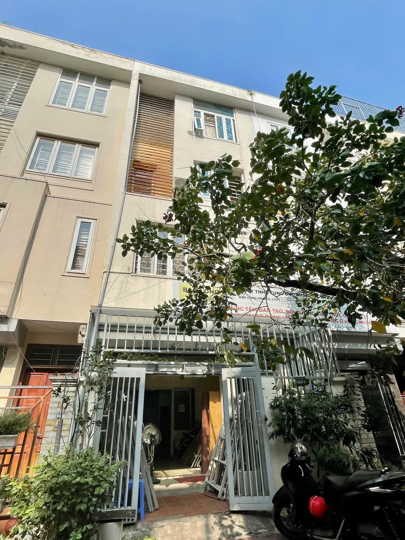 Bán cặp Liền kề Văn Khê 165m2, mt10 hoàn thiện đẹp, đang cho thuê kinh doanh văn phòng, vị trí VIP