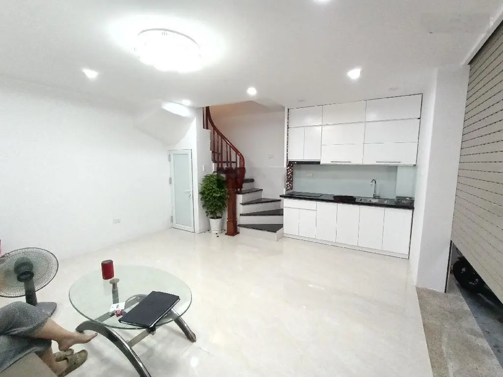 Bán nhà Minh Khai, ngõ thông - kinh doanh, trước nhà ba gác đua, DT 32m2 x 3 tầng , MT rộng 5,4m