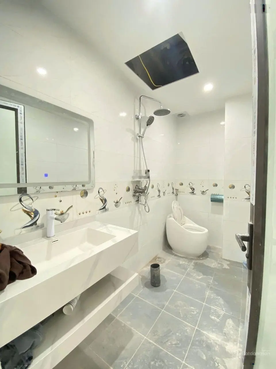 Bán căn 65m2x4T, Oto vào nhà, gần chợ Đông la, 7 Phút ra Penika