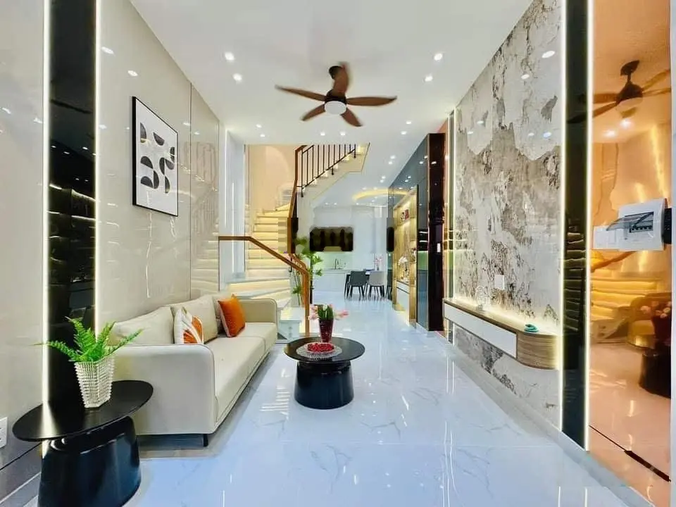 Chị Thảo cần bán gấp nhà 48m2 ngay Lê Đại Hành, Q11. Sổ hồng riêng. Hẻm xe hơi