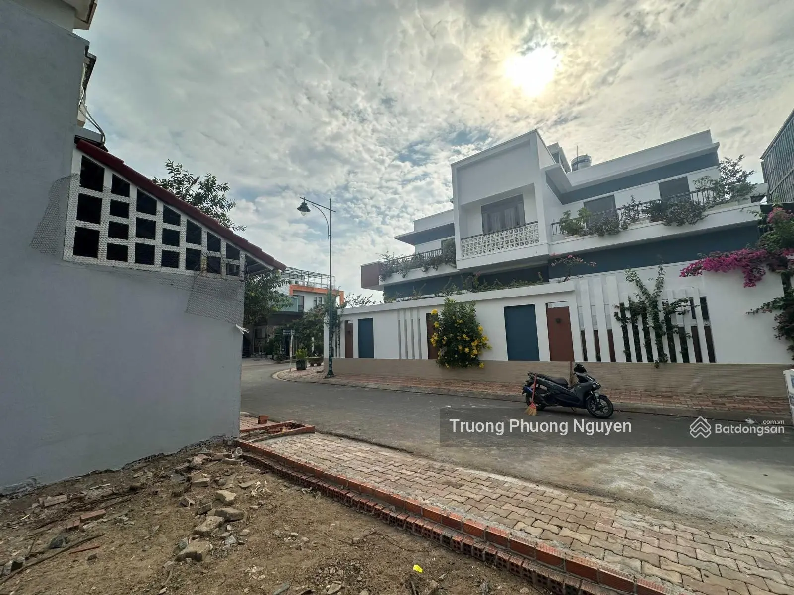 136m2 đất khu dân cư đường bàn cờ, phía sau chợ đầu mối Thủ Đức mặt tiền nhựa 11m, sổ sẵn full thổ