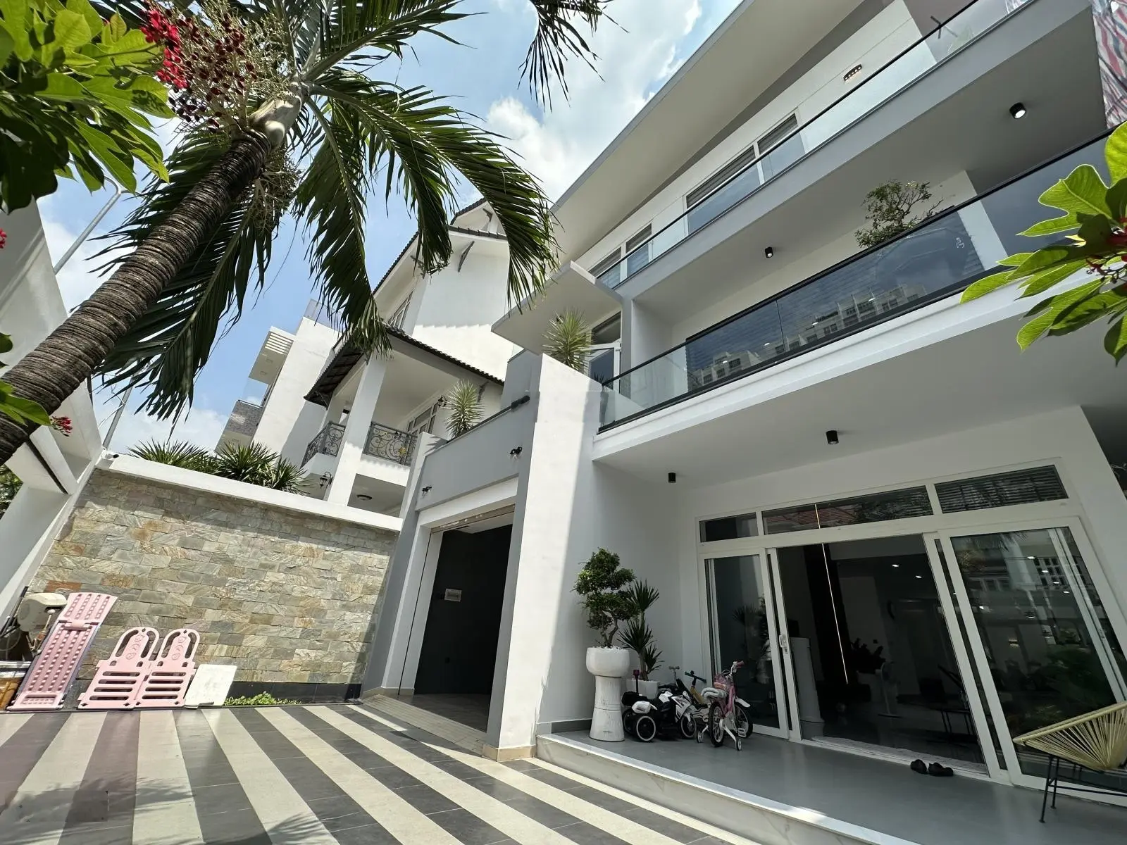 Biệt Thự cao cấp Làng Đại Học, Phước Kiển, Nhà Bè - Cần bán gấp 27.8 tỷ Giảm tiếp 25.2 tỷ