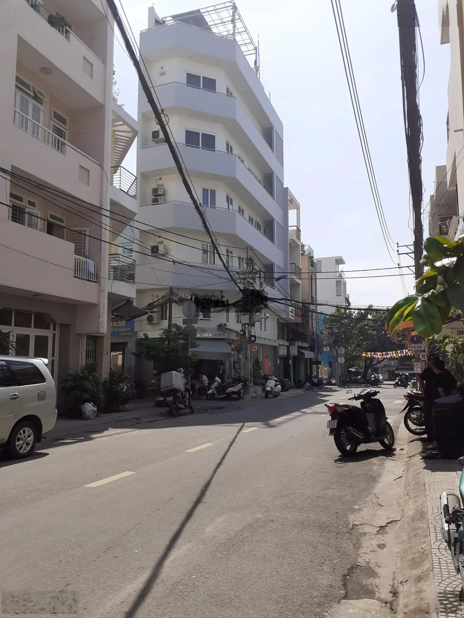 Cần bán gấp Building mặt tiền Nguyễn Trọng Tuyển 5,5x25m hầm 6 lầu chỉ 36 tỷ