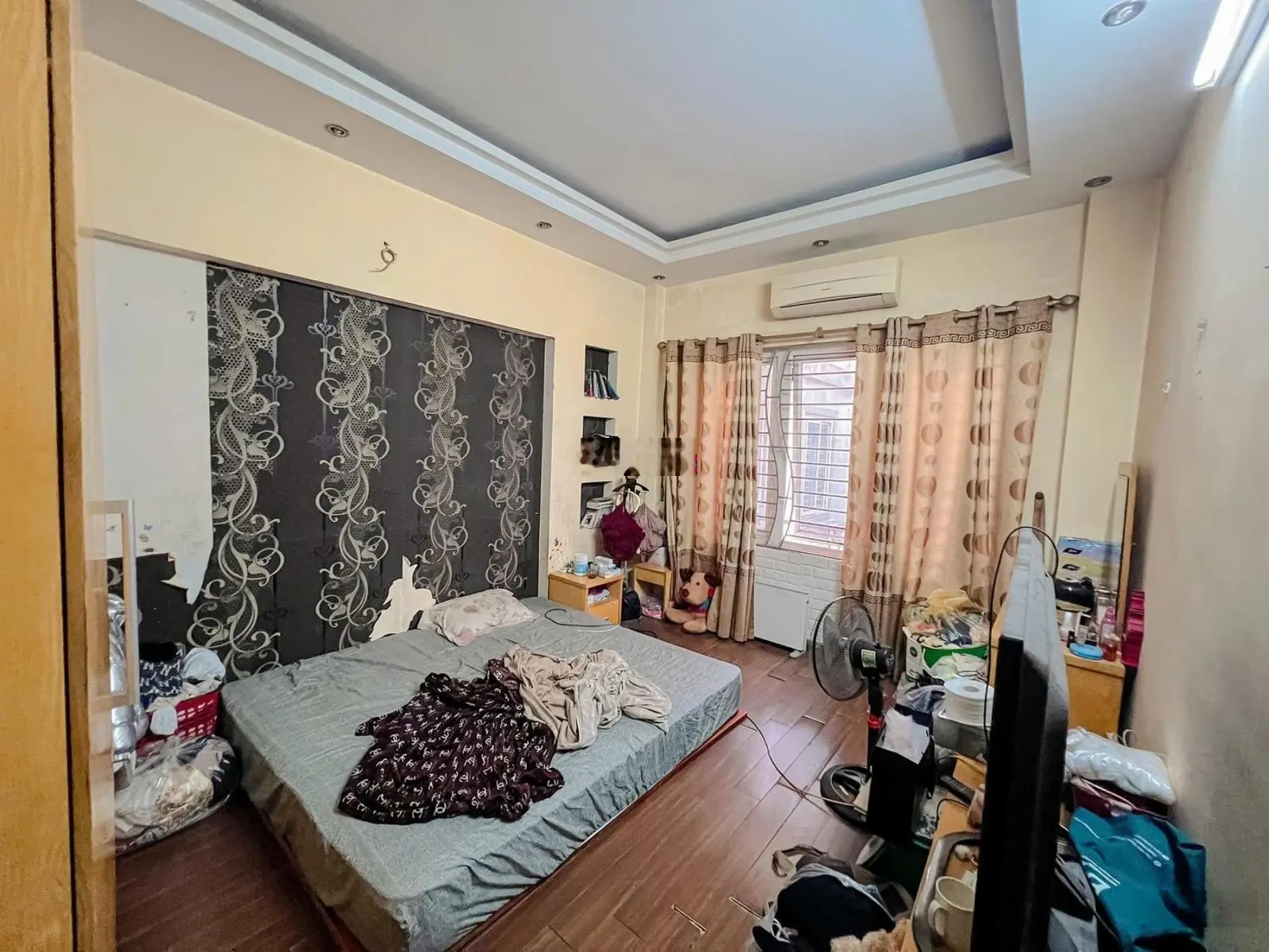 Bán nhà mặt ngõ Chùa Láng - kinh doanh - ngõ thông - về ở ngay, DT: 45m2 - 4T, MT: 7m, giá: 14.3 tỷ