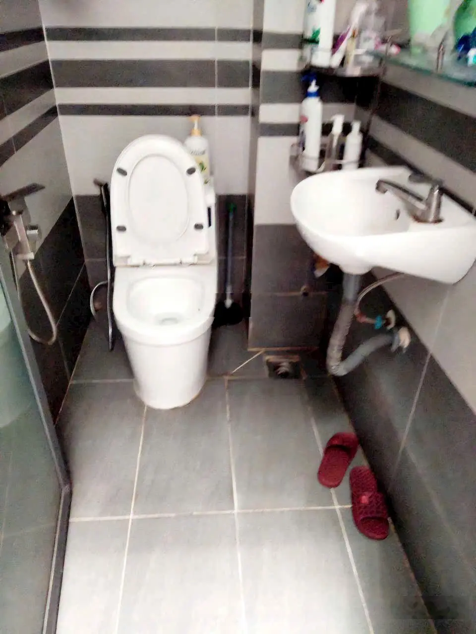 Nhà phú hữu q9 - 4tầng mới đẹp, - 65m2(4x16) hoàn công - cách mt 882 50m - hxh 6m - chỉ 5.95tỷ.