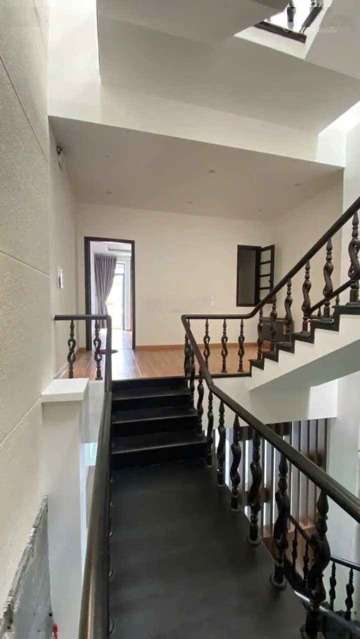 Bán căn biệt thự MT phố Hồ Nghinh nhà 3 tầng 5PN - DT 121m2 ngang 5m cho tây thuê 30tr/th - 17,x tỷ