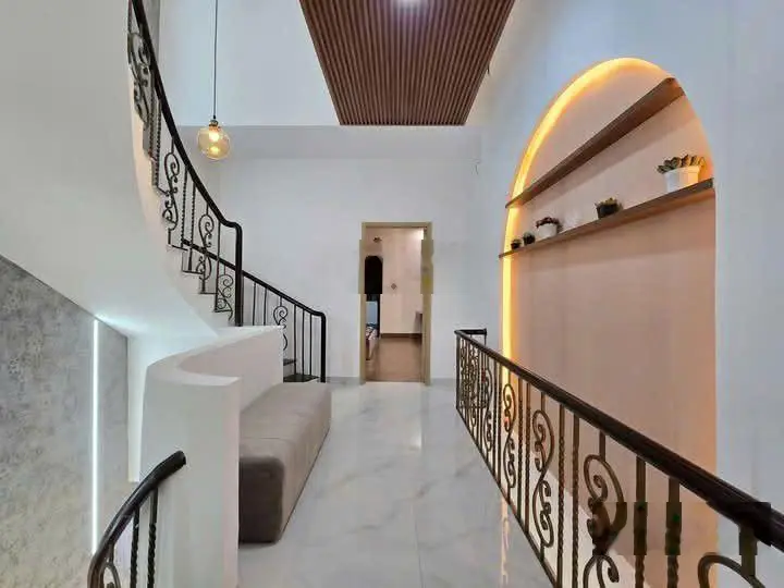 Tôi cần bán gấp nhà tú xương,quận 3-giá:3.35tỷ/68m2(5x13.6m). sổ chuẩn. gần bệnh viện mắt tp.hcm