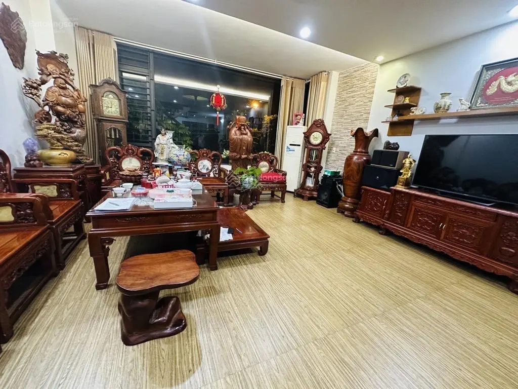 Chính chủ cần bán gấp nhà 3 tầng phố việt Hưng DT 95m2, MT 6m, gần sát đường Trần Hưng đạo