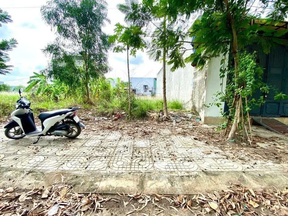 Ngộp!!! Cần bán gấp nền thổ cư 105m2 tại Bến Lức, Long An chỉ 780tr có SHR, Bao CHECK quy hoạch,