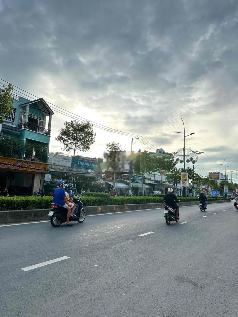 MẶT TIỀN HÙNG VƯƠNG GẦN CỔNG CHÀO SÓC TRĂNG, KINH DOANH SẦM UẤT