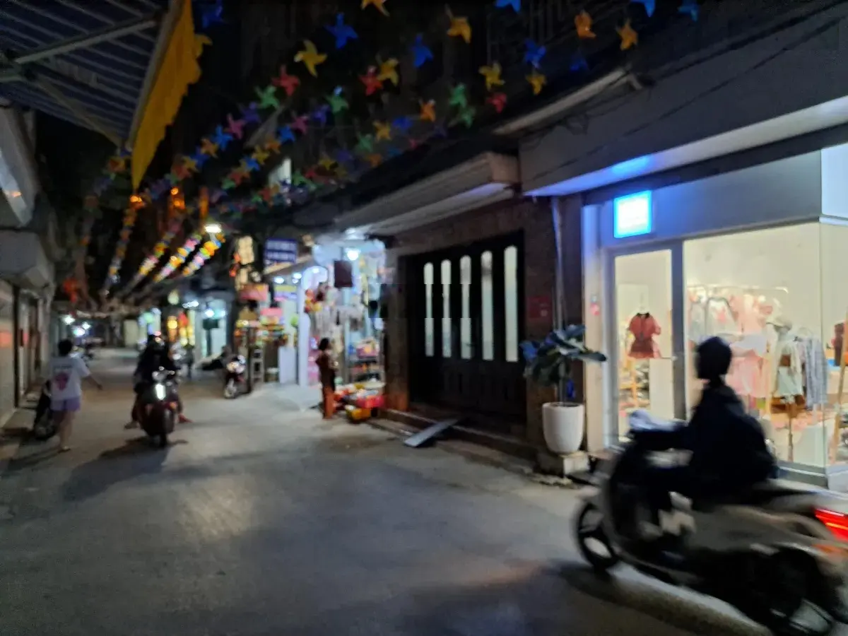 Mặt ngõ Thổ Quan - Kinh doanh sầm uất