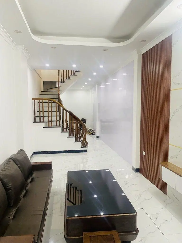 Nhà ngã tư Tân Mai, Trương Định, sát ô tô tránh, 60m2, 5T, lô góc chỉ 7,5 tỷ