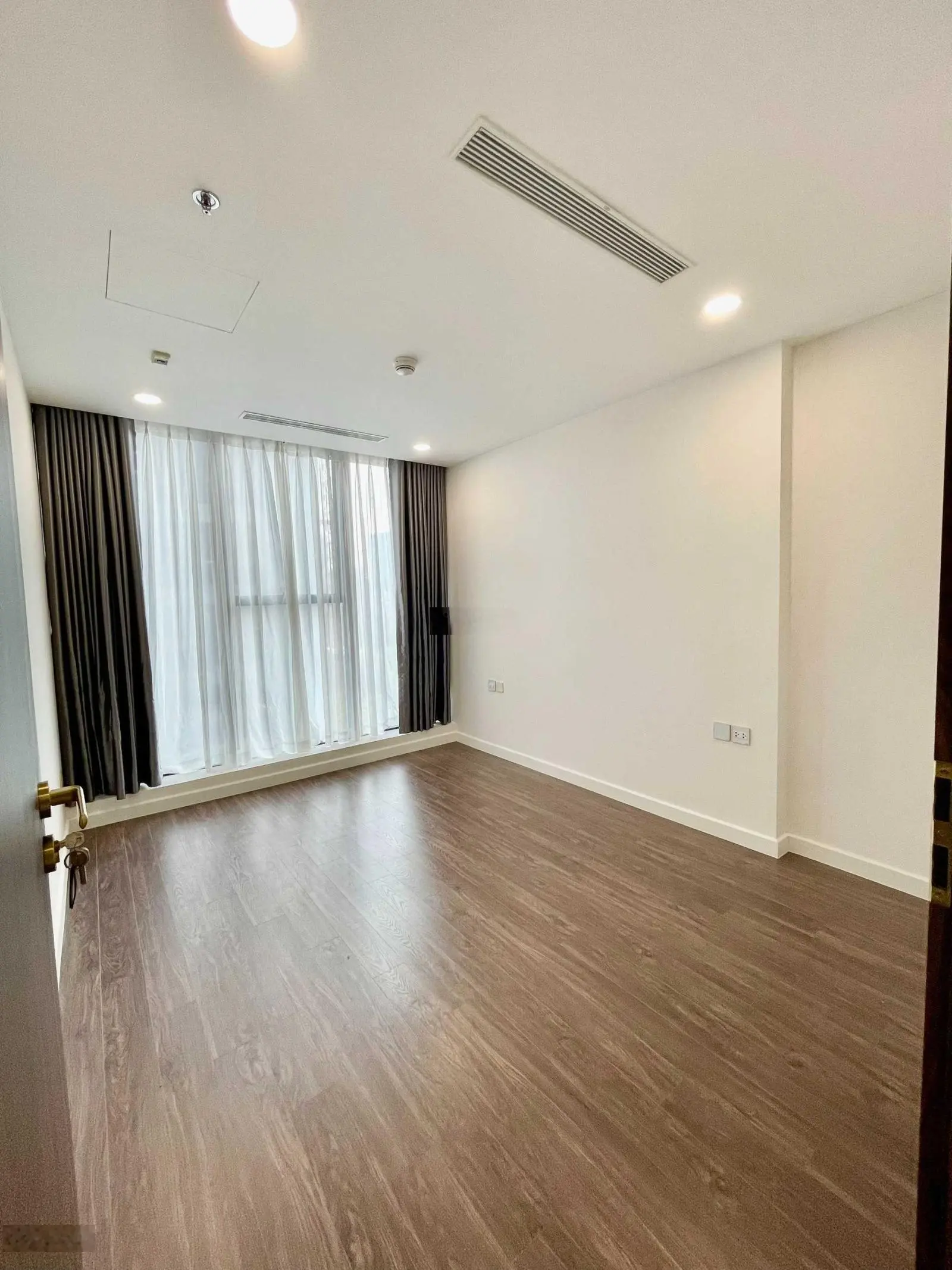 Bán gấp giá lỗ căn 3 phòng ngủ 3WC Sunshine Sky City. Giá: 5.3 tỷ. Nội thất chủ đầu tư mới 100%