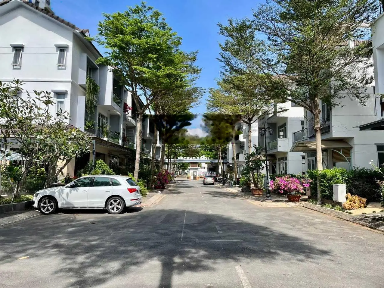 Khu Compound 13 căn biệt lập. Nhà phố VIP ngang 7m x 15m. Liền kề Global City