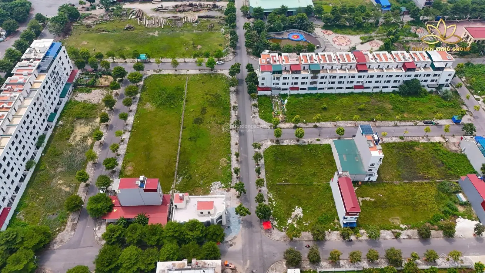 Bán lô đất làn 2 KĐT Vườn Hồng, giá cực tốt LH 0326 569 ***