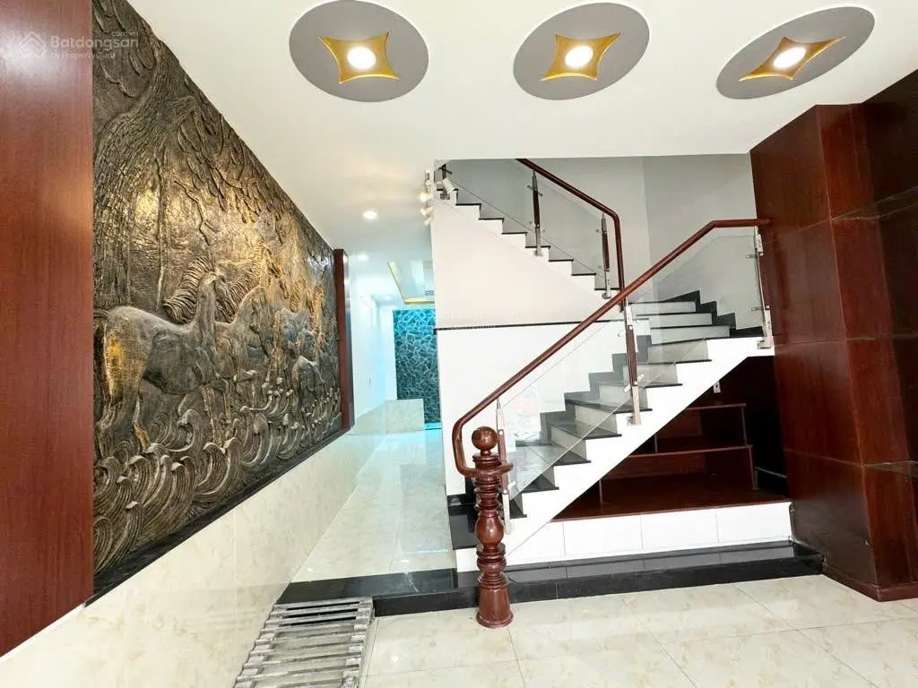 MTKD VIP, KDC Bình Phú, Q6. Đường 16m. Ngang 4,5m, đi bộ vài phút đến Metro Bình Phú. Chỉ 12,x tỷ