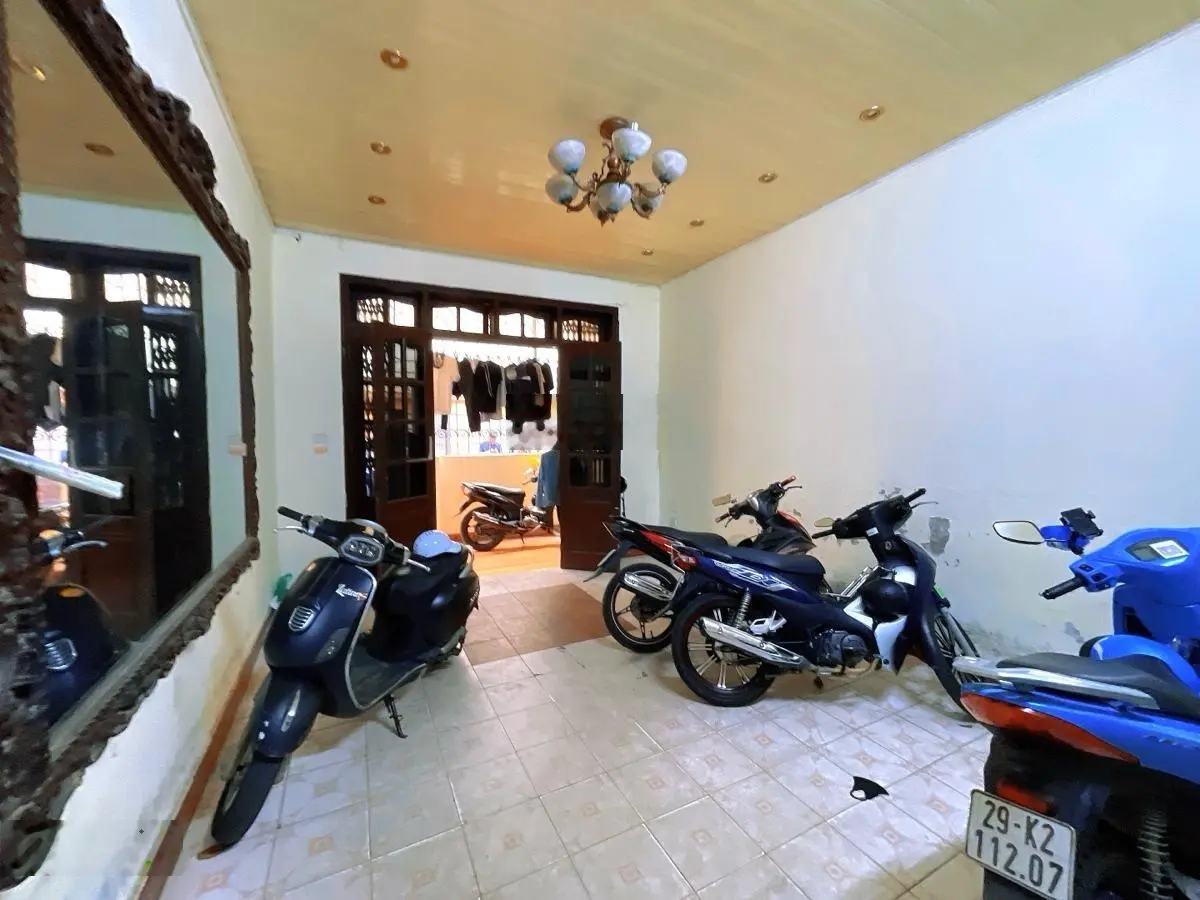 Nhà Minh Khai ô tô tránh - cách cầu vượt 15 m - sổ đỏ vuông (tây tứ trạch)