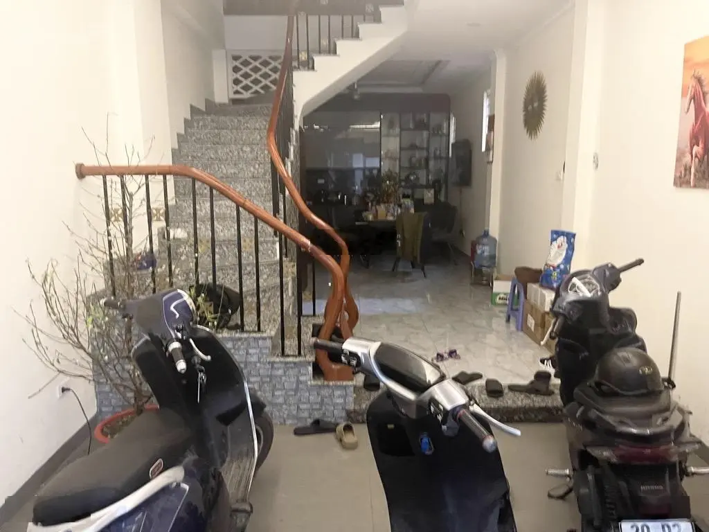 Bán nhà Lâm Du Bồ Đề, ngõ nông - thông, nhỉnh 9 tỷ, 47m 5 tầng mặt tiền 4m.Lh 0843125777.