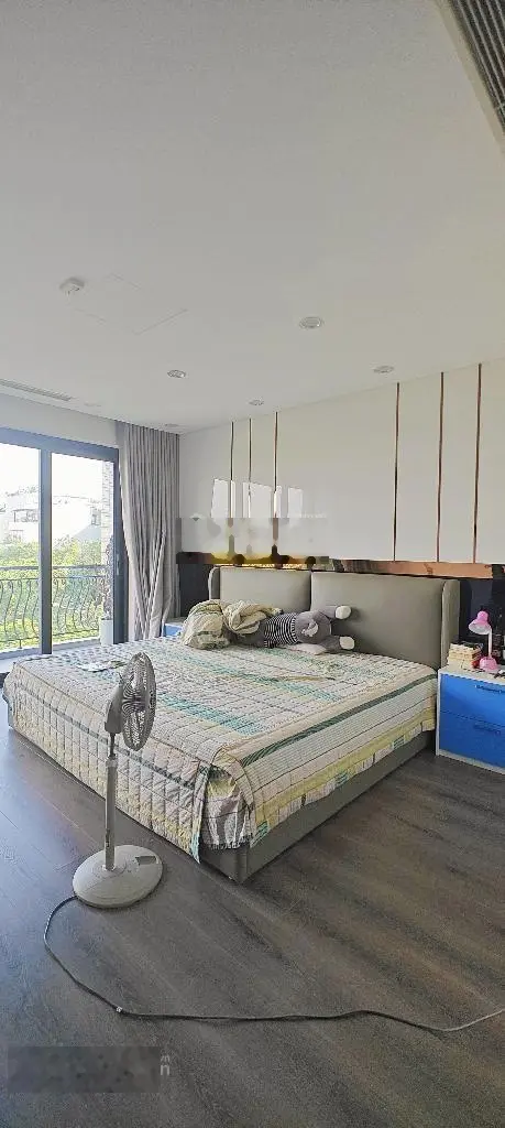 Bán nhà mặt ngõ 11 Việt Hưng, vỉa hè 3m, view công viên. Kinh doanh, vp đẹp. DT: 83m2,6 T MT: 5m